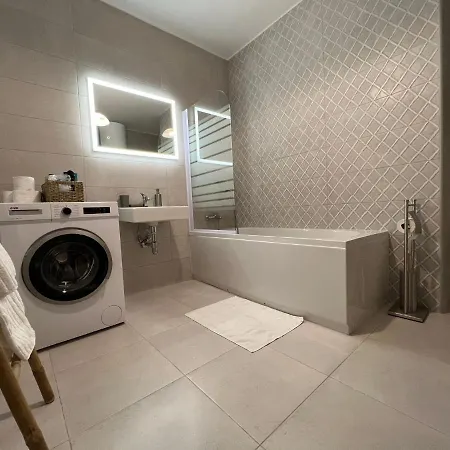 Brand New 2 Mins From Seafront *