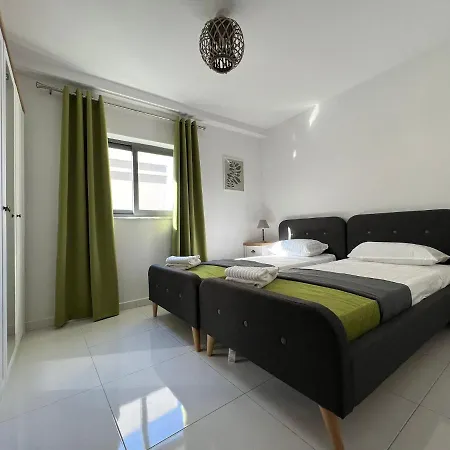 New 2 Mins From Seafront