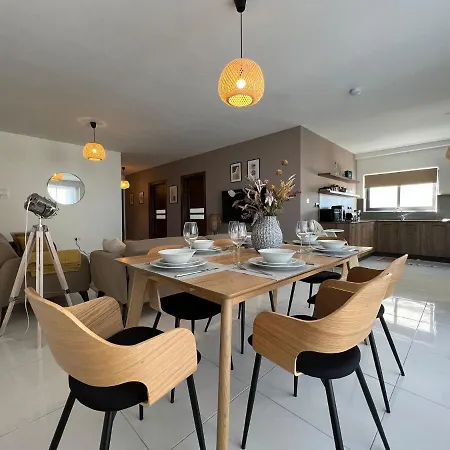 Brand New 2 Mins From Seafront *