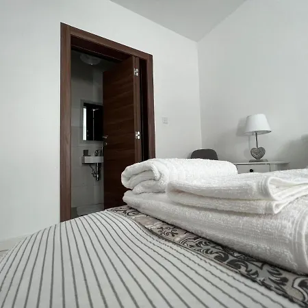 Brand New 2 Mins From Seafront Apartment