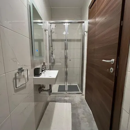 Brand New 2 Mins From Seafront Apartment