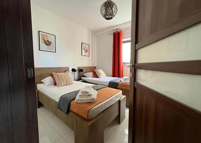 New 2 Mins From Seafront *