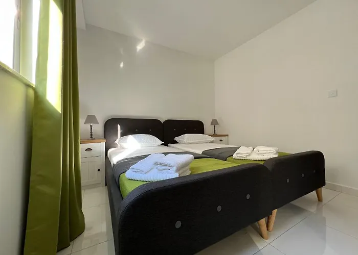 New 2 Mins From Seafront