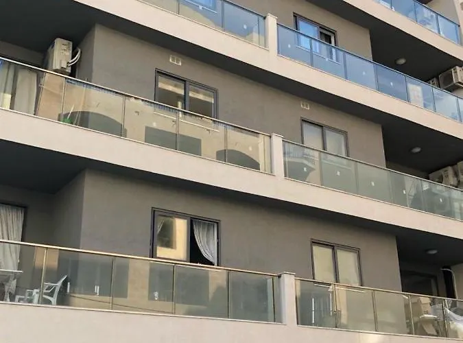 New 2 Mins From Seafront *