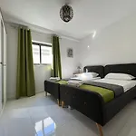 New 2 Mins From Seafront
