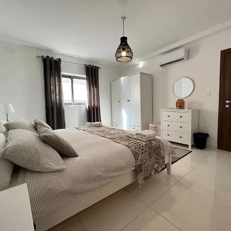 Apartamento New 2 Mins From Seafront St. Paul's Bay