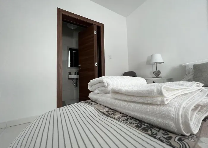 New 2 Mins From Seafront Apartamento