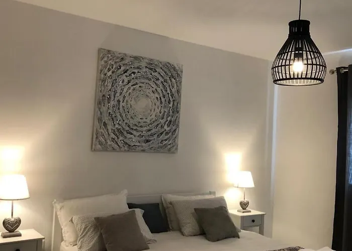 New 2 Mins From Seafront *