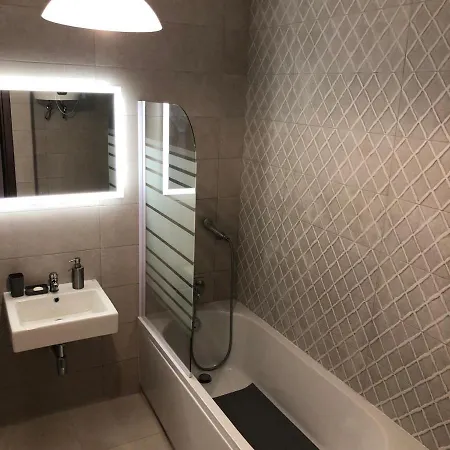 Brand New 2 Mins From Seafront *