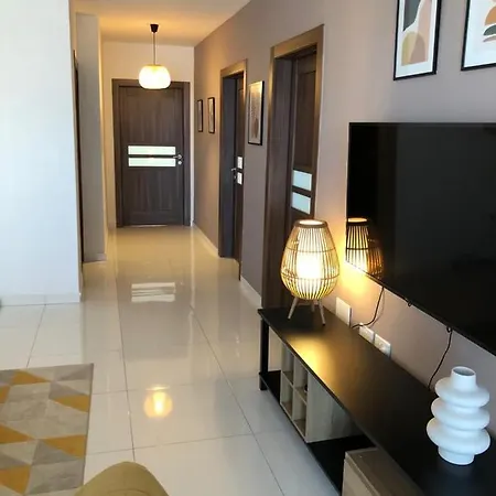 Brand New 2 Mins From Seafront *