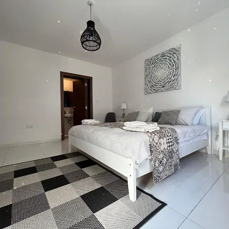 Διαμέρισμα Brand New 2 Mins From Seafront