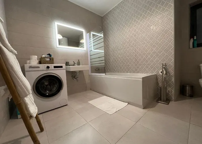 New 2 Mins From Seafront *