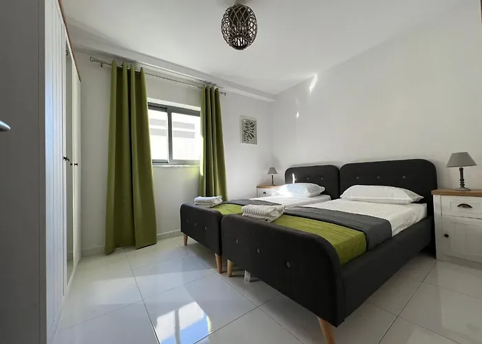 New 2 Mins From Seafront