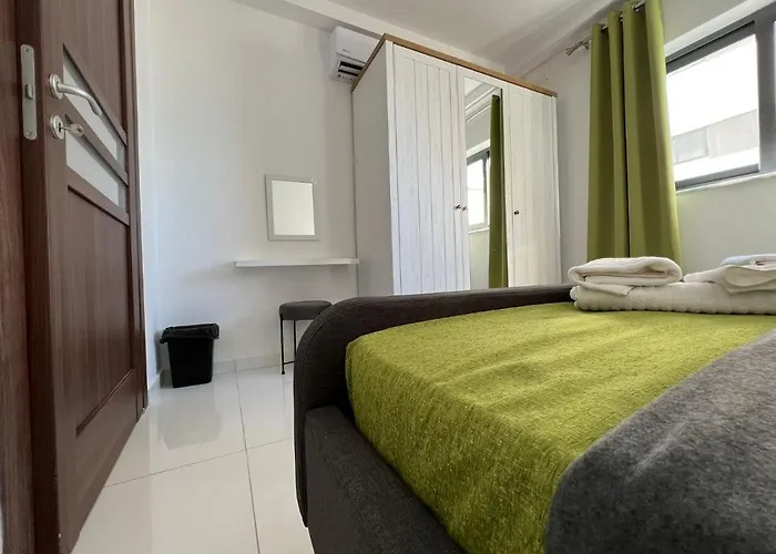 New 2 Mins From Seafront